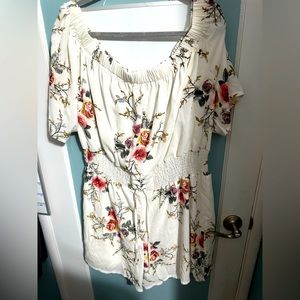 White floral SHEIN romper 4xl